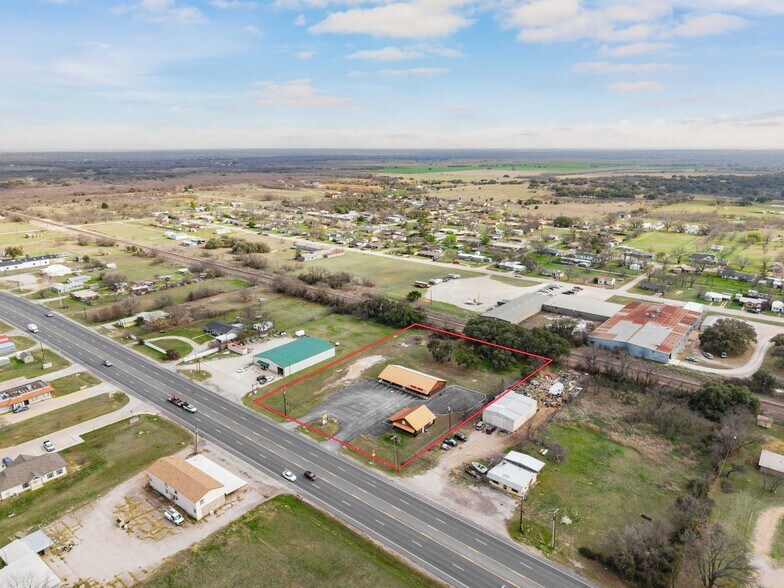 More Photos Of 805-807 E Hall St, Bangs Medical For Sale