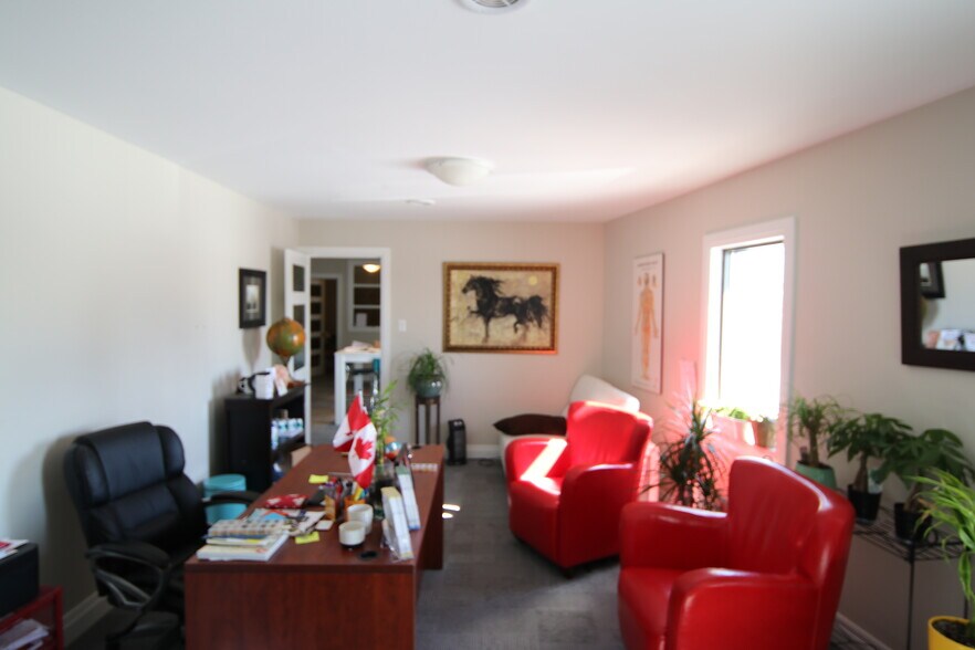 More Photos Of 1877 Merivale Rd, Nepean Office For Lease