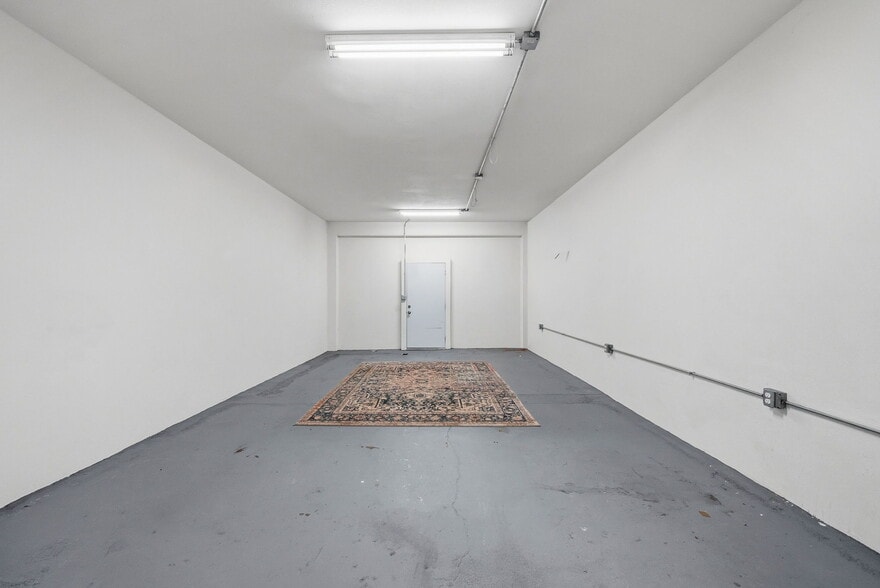 More Photos Of 586 W Avenue 28, Los Angeles Warehouse For Lease