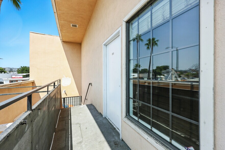 More Photos Of 5428 E Beverly Blvd, Los Angeles Office For Sale