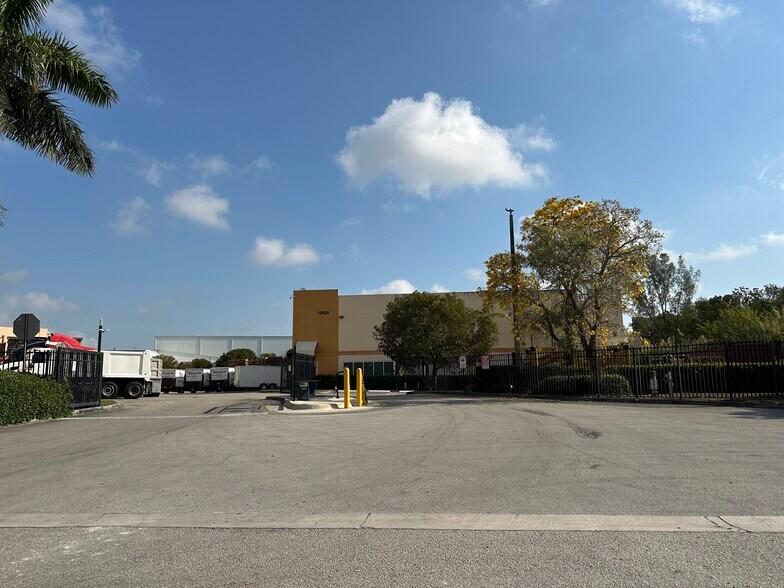 More Photos Of 12601 NW 115th Ave, Medley Warehouse For Lease