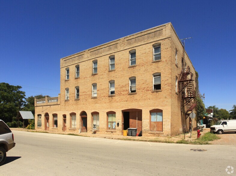 Primary Photo Of 111 NE 2nd St, Smithville Hotel For Sale