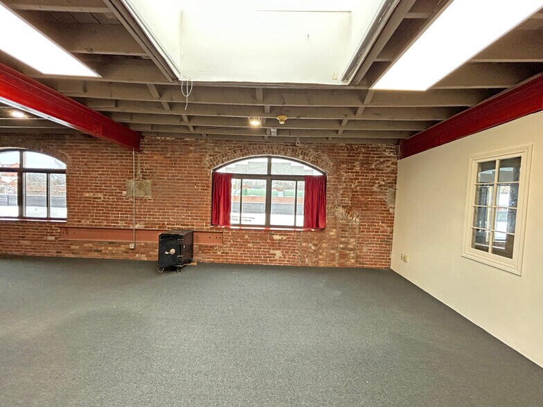 More Photos Of 801 Islington St, Portsmouth Storefront For Lease
