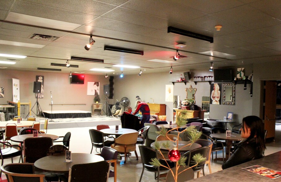 More Photos Of 14 St Sw, Medicine Hat, Alberta SW, Medicine Hat Bar For Sale