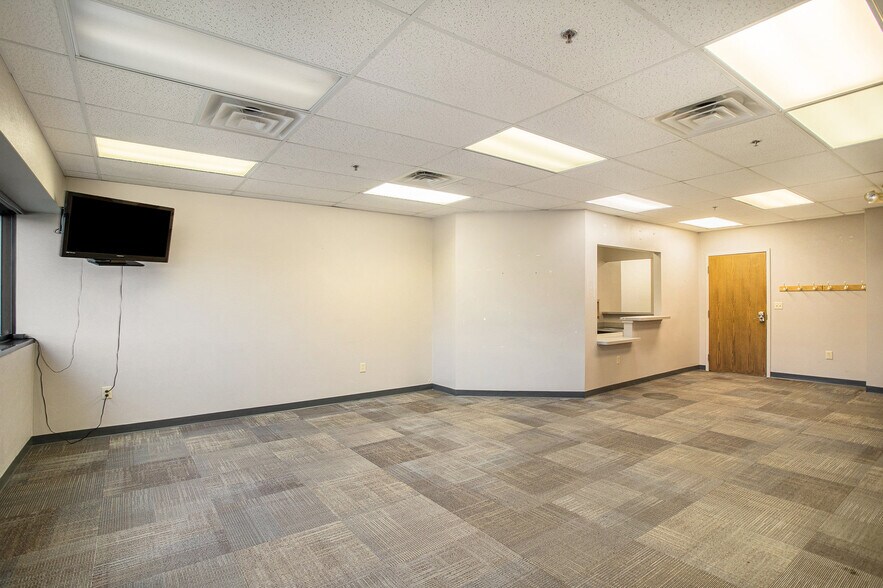 More Photos Of 2845 Capital Ave SW, Battle Creek Medical For Lease