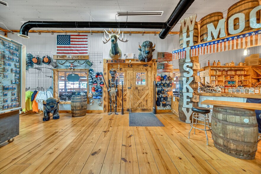 More Photos Of 602 Clark St, Utica Restaurant For Sale