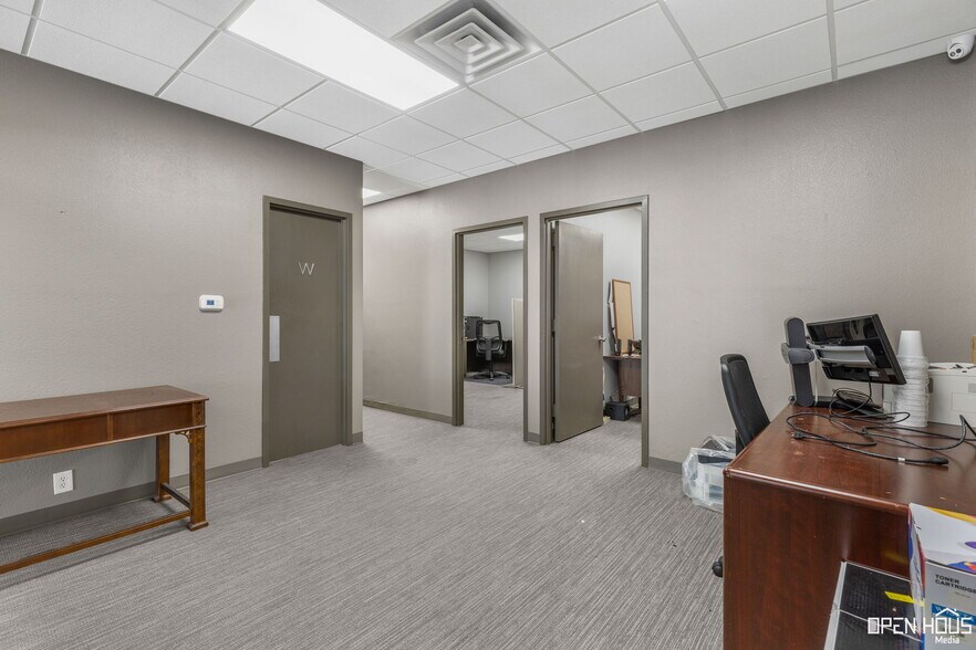 More Photos Of 915 9th St, Wichita Falls Office For Sale
