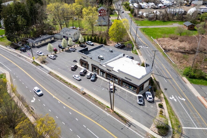 More Photos Of 474 N Main St, Southington Storefront For Lease