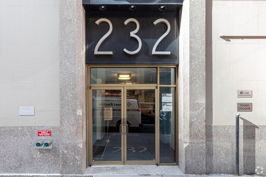 More Photos Of 218-232 W 40th St, New York Office For Sale