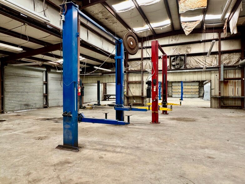 More Photos Of 6211 Blanding Blvd, Jacksonville Auto Repair For Lease