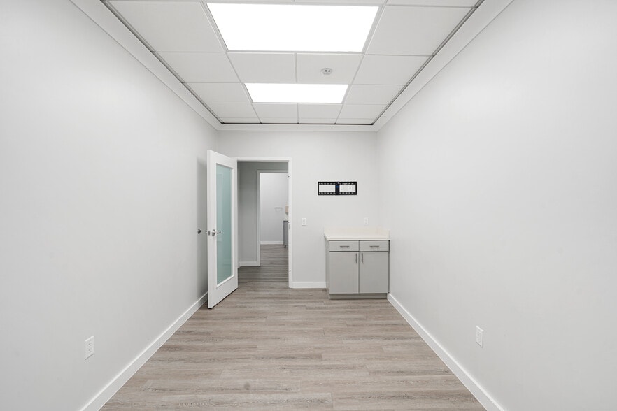 More Photos Of 550 Heights Blvd, Houston Freestanding For Lease