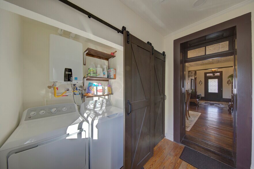 More Photos Of 405 W Avenue E, Alpine Specialty For Sale