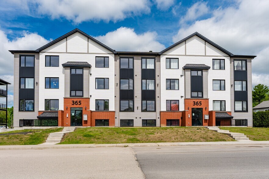 Primary Photo Of 365 Rue Adams E, Richmond Apartments For Sale