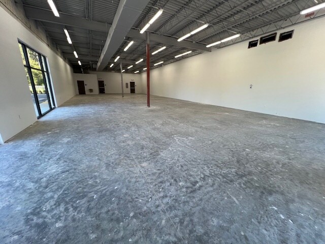 More Photos Of 11025 Lem Turner Rd, Jacksonville Storefront For Lease