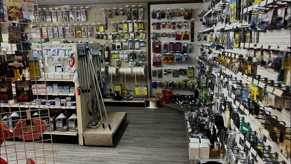 More Photos Of 2618 W Main St, Gun Barrel City Storefront For Sale