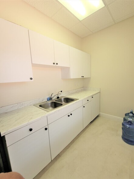 More Photos Of 166 E Bloomingdale Ave, Brandon Medical For Lease