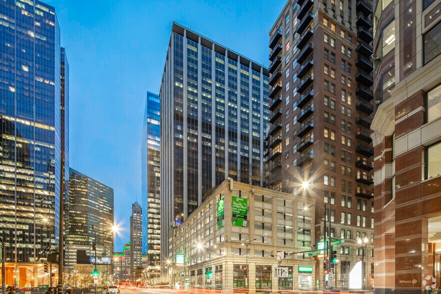 More Photos Of 225 W Randolph St, Chicago Office For Lease