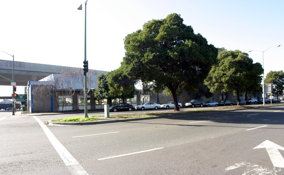 More Photos Of 1155 7th St, Oakland Warehouse For Lease