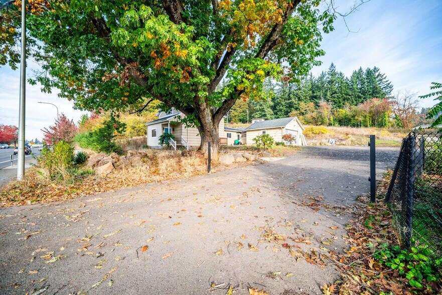 More Photos Of 12533 SE Sunnyside Rd, Happy Valley Flex For Sale