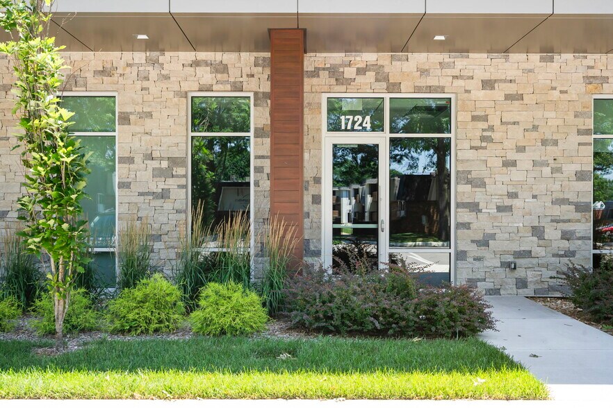 More Photos Of 1724 S Luster Ave, Springfield Office For Lease