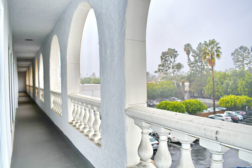 More Photos Of 15915 Ventura Blvd, Encino Office For Sale