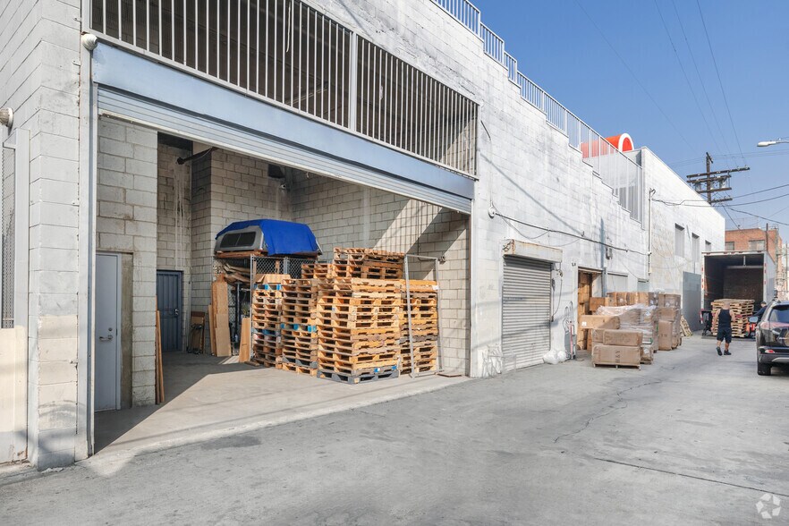 More Photos Of 510 E Olympic Blvd, Los Angeles Storefront Retail Office For Sale