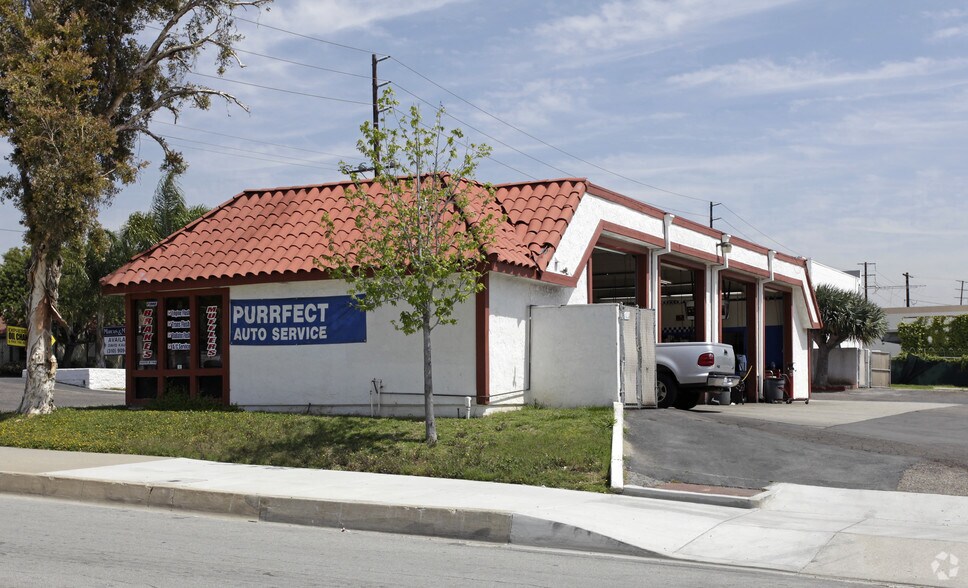 Primary Photo Of 400-420 E Whittier Blvd, La Habra Auto Repair For Lease