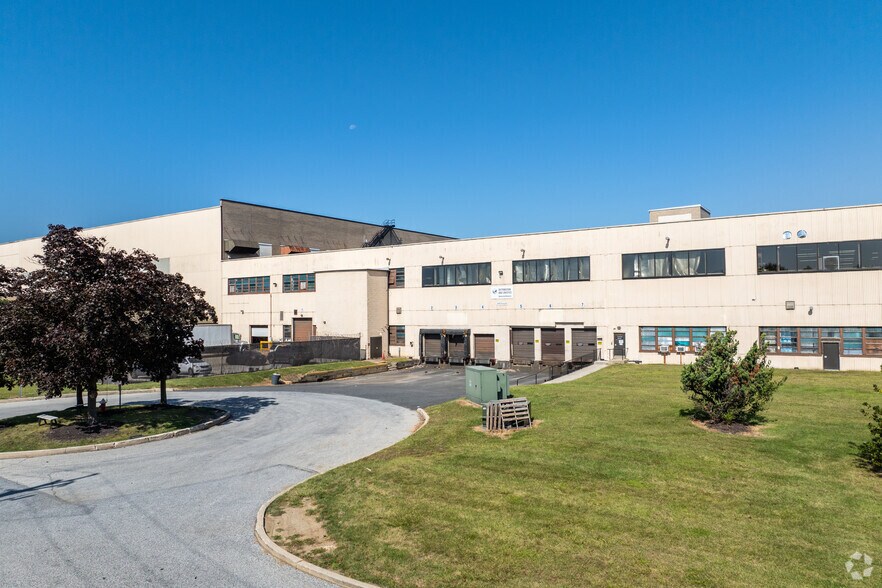 More Photos Of 2000-2009 Elmwood Ave, Sharon Hill Warehouse For Lease