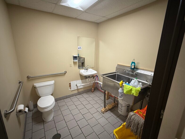 More Photos Of 222 Dix Ave, Glens Falls Freestanding For Lease