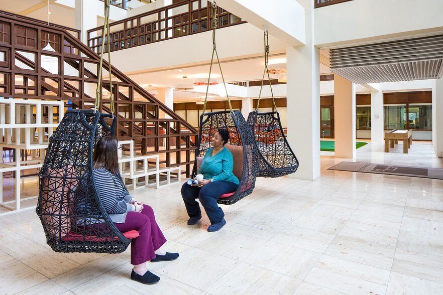 More Photos Of 400 Perimeter Center Ter, Atlanta Office For Lease