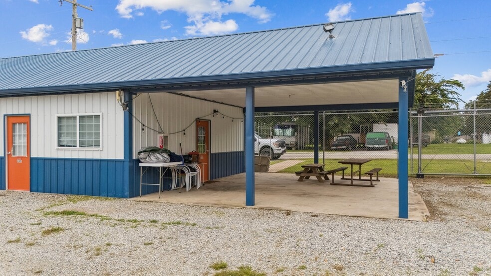 More Photos Of 100 Main St, Bernice Self Storage For Sale