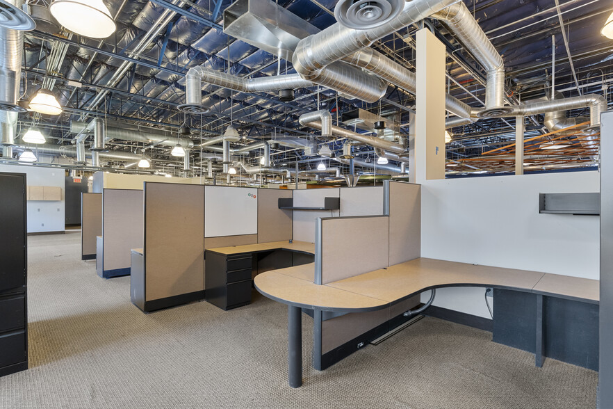 More Photos Of 900 S Pavilion Center Dr, Las Vegas Office For Sale