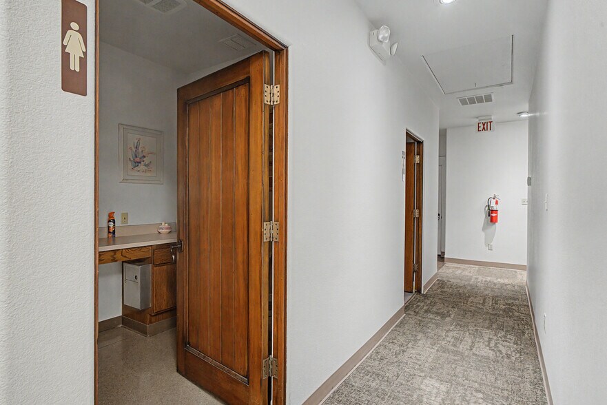 More Photos Of 56 C St NW, Ephrata Office Residential For Sale