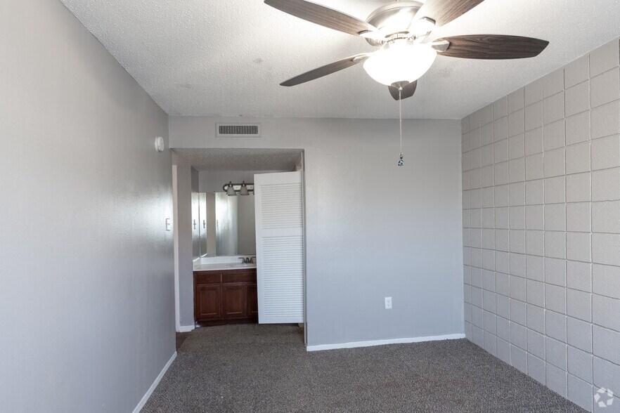 More Photos Of 5249 Wren Ave, El Paso Apartments For Sale