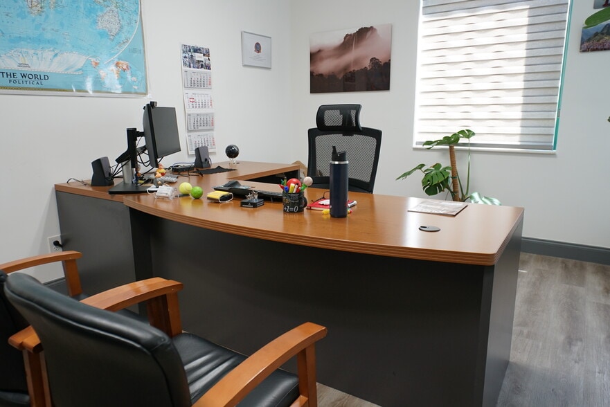 More Photos Of 1432 E Newport Center Dr, Deerfield Beach Warehouse For Sale