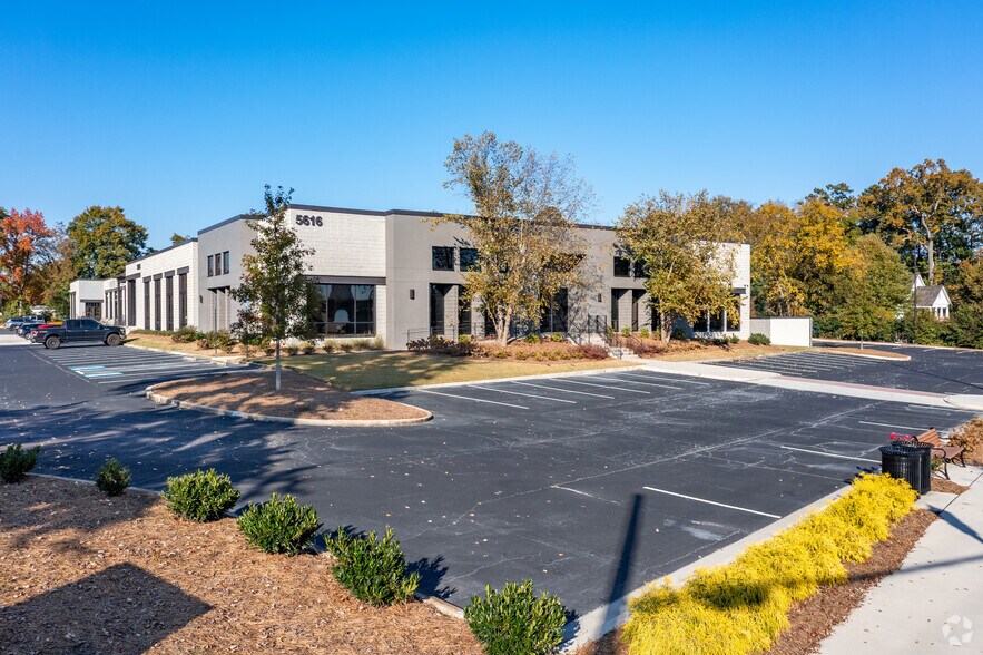 More Photos Of 5616 Peachtree Rd, Atlanta Loft Creative Space For Lease