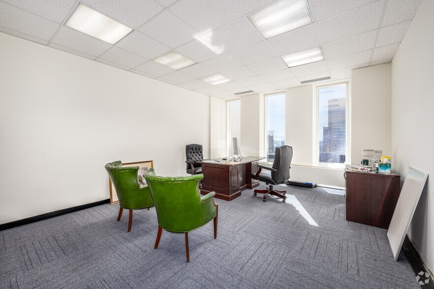More Photos Of 1 N Charles St, Baltimore Office For Sale