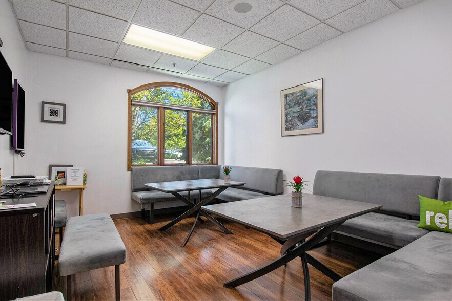 More Photos Of 645 Barclay Cir, Rochester Hills Medical For Lease