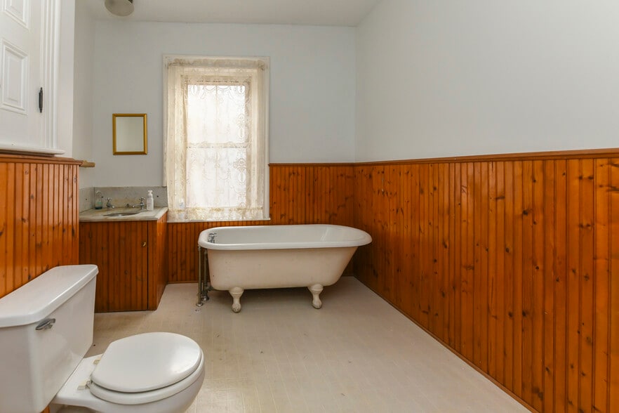 More Photos Of 71 Cooper St, Woodbury Office Residential For Sale