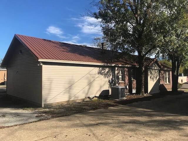 More Photos Of 1906 W Main St, Tupelo Storefront Retail Office For Sale