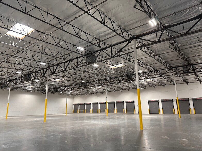 More Photos Of 5435 Procyon St, Las Vegas Distribution For Lease