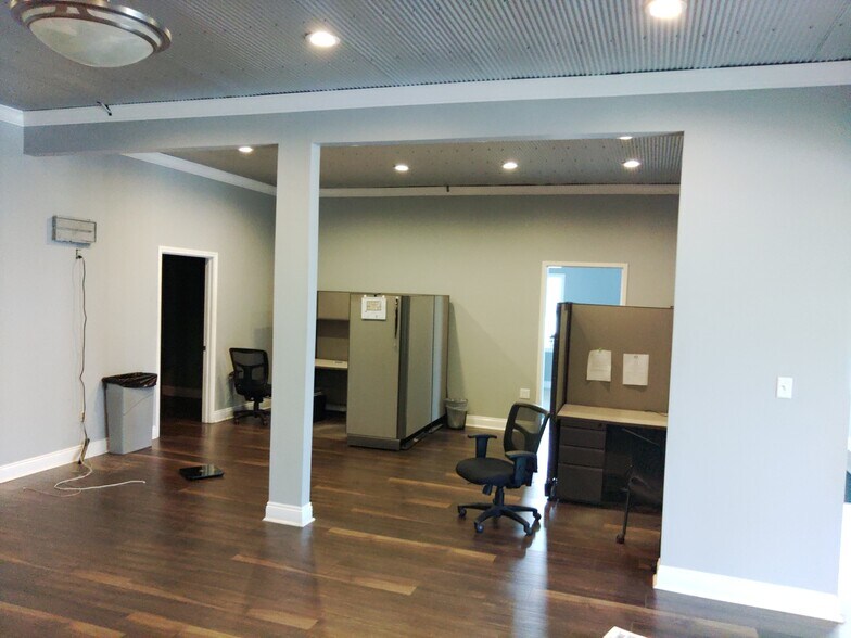 More Photos Of 4300 Highway 43, Mc Intosh Truck Terminal For Sale