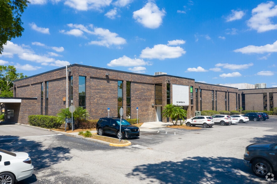 More Photos Of 710 Oakfield Dr, Brandon Office For Lease