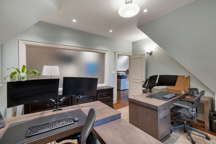 More Photos Of 12 Madison Av, Toronto Office Residential For Sale