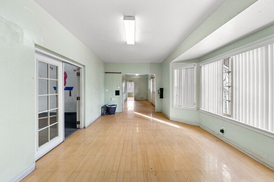 More Photos Of 915-1011 N Willowbrook Ave, Compton Warehouse For Sale