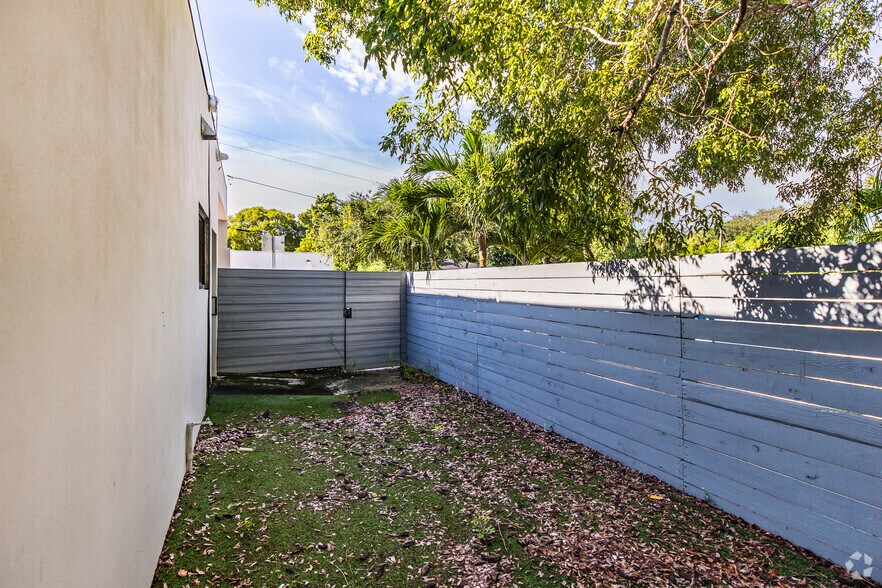 More Photos Of 4200 - 4204 NW 2nd Ave, Miami Restaurant For Sale