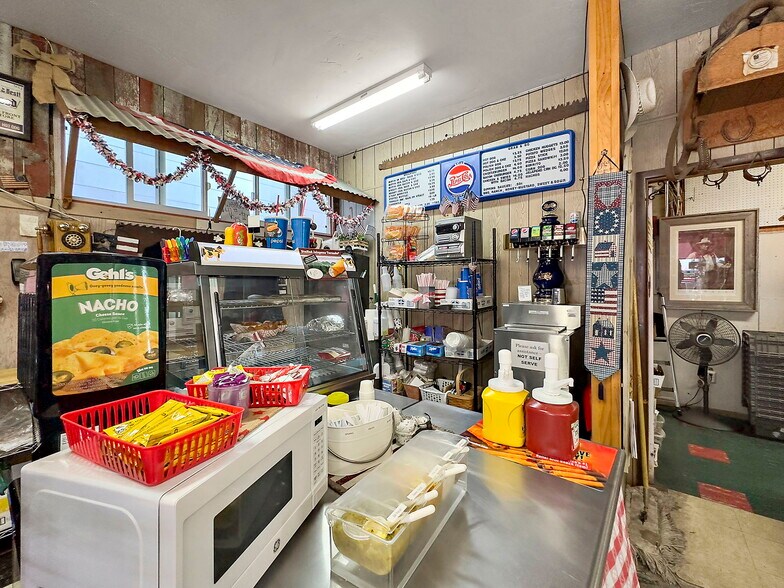 More Photos Of 577 Main St, Ferndale General Retail For Sale