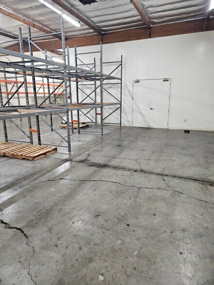 More Photos Of 19521 Business Center Dr, Northridge Warehouse For Lease