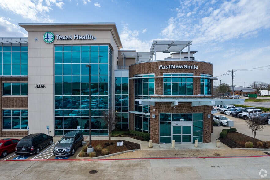 More Photos Of 3455 Locke Ave, Fort Worth Medical For Lease