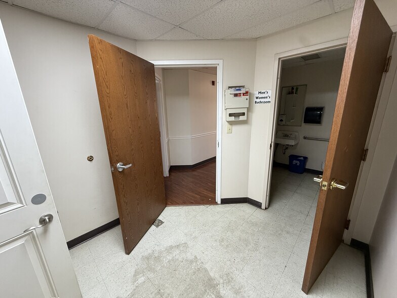 More Photos Of 214 Industrial Park Rd, Livingston Manufacturing For Lease